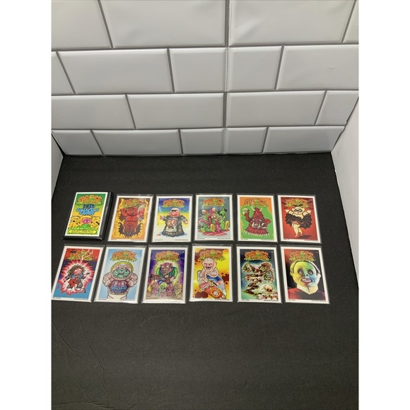 2022 GARBAGE PAIL KIDS GROSS CARD CARD CON 11 Card SET WITH EMPTY WRAPPER